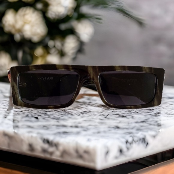 Knotwtr Luxury Sunglasses NWT Boxed with accessories New in Box